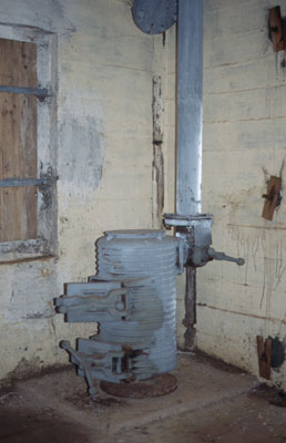 WT 80K - links die originale Notausgangstür