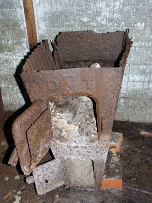 Die kläglichen Reste eines Ofens