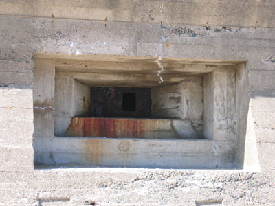 MG-Scharte in der Panzermauer 1