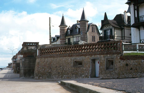 Blonville, in die Promenade integrierte MG-St�nde