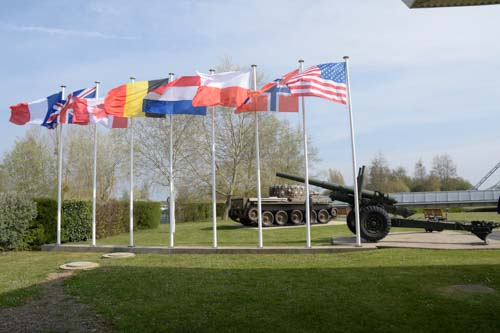 Au�enexponate vom M�morial Pegasus-Bridge