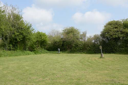 Ein ruhiger Stellplatz - mit Stroms�ule. Wen's denn funktioniert.