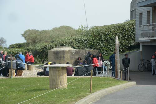 Keiner der Touristen interessiert sich für den Ringstand im W 61H