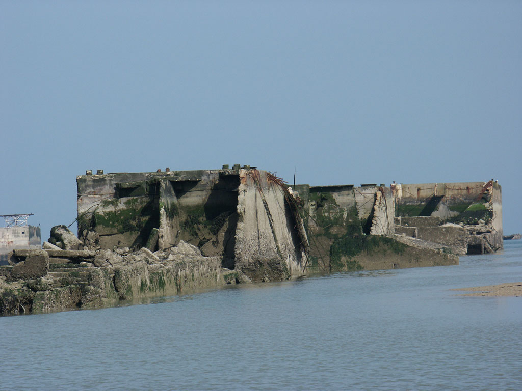Reste des k�nstlichen Hafenpiers