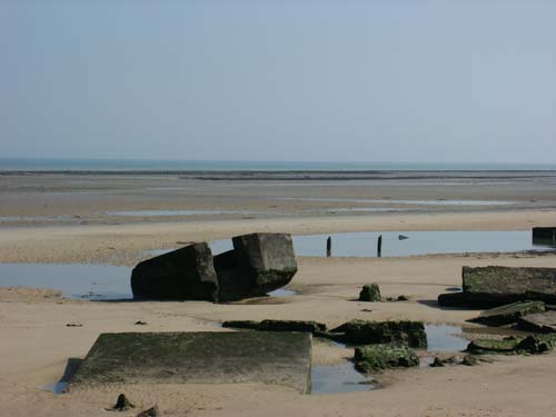 Reste der Strandverteidigungen am GOLD-Abschnitt