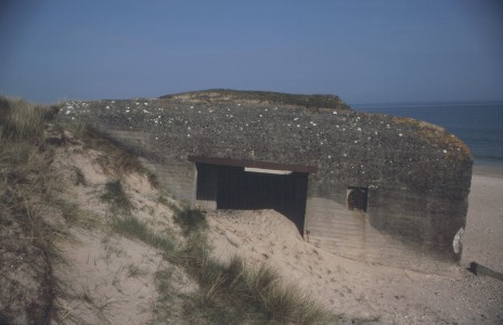 R 677 von W 9 am Strand von Varreville, Rückseite