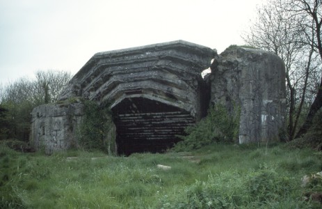 R 683 Süd, Schartenfront