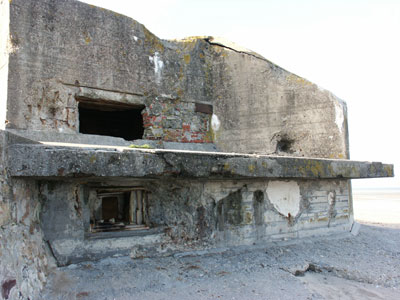 R 667 im W 12 mit Untergeschoß und Nahkampfscharte