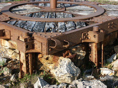 Batterie Store Korsnes: Erdspornbefestigung mit H�henverstellung