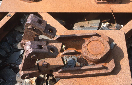 Drehzapfen mit Befestigungen f�r das Gesch�tz