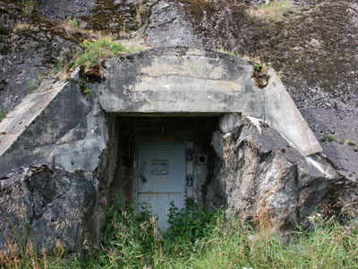 Luftschutzstollen mit deutscher Panzert�r