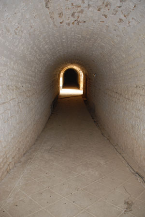 Gereinigt und gel�ftet: ein Verbindungsgang