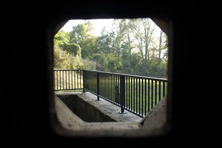 Das Schu�feld vor Block EH